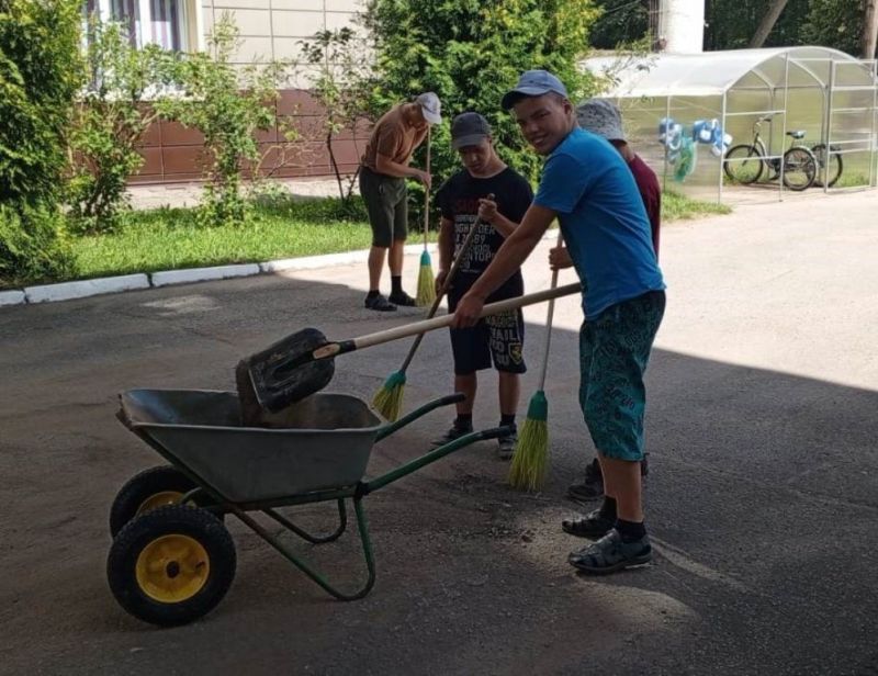 Трудовой десант «Веселая клумба».