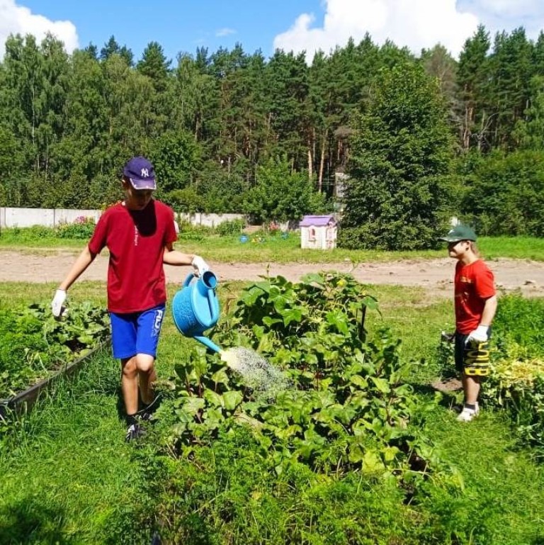 Трудовой десант «Веселая клумба».